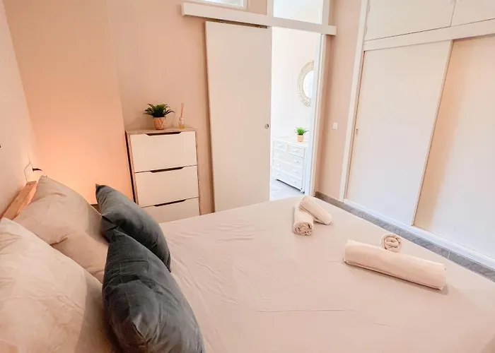 Cozy & Sunny Carihuela Park Apartment *